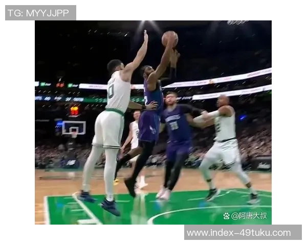 火箭队与黄蜂队激战正酣谁能在这场对决中笑到最后